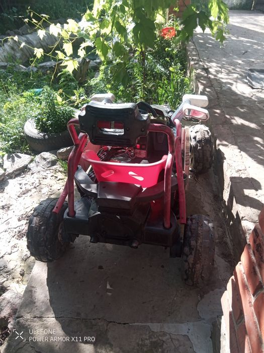 Електромобіль дитячий