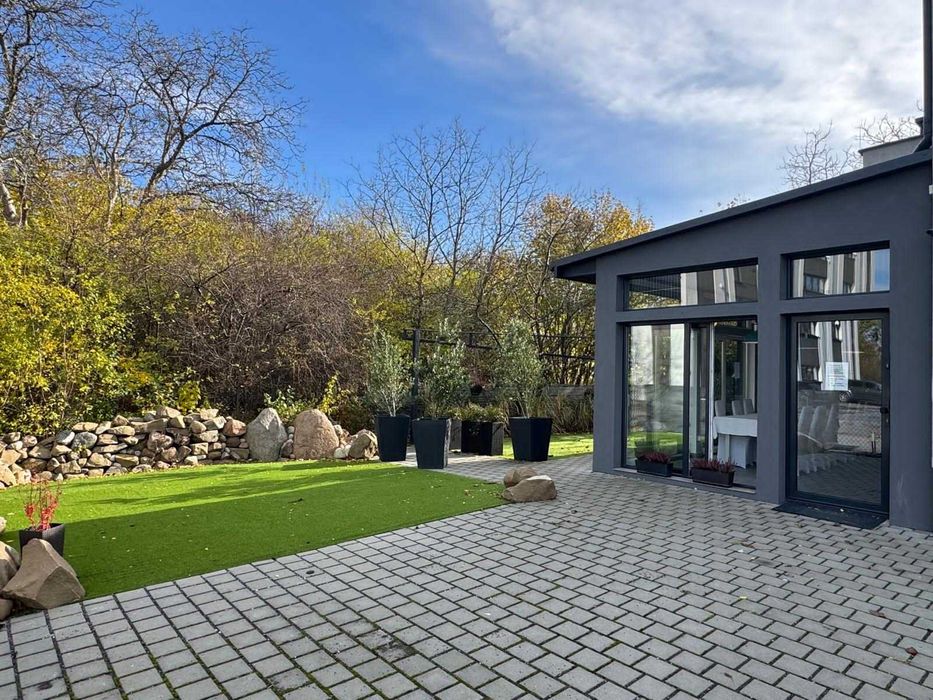 Przeszklona sala dostęp do ogrodu lokal usługowy Rzeszów Sikorskiego