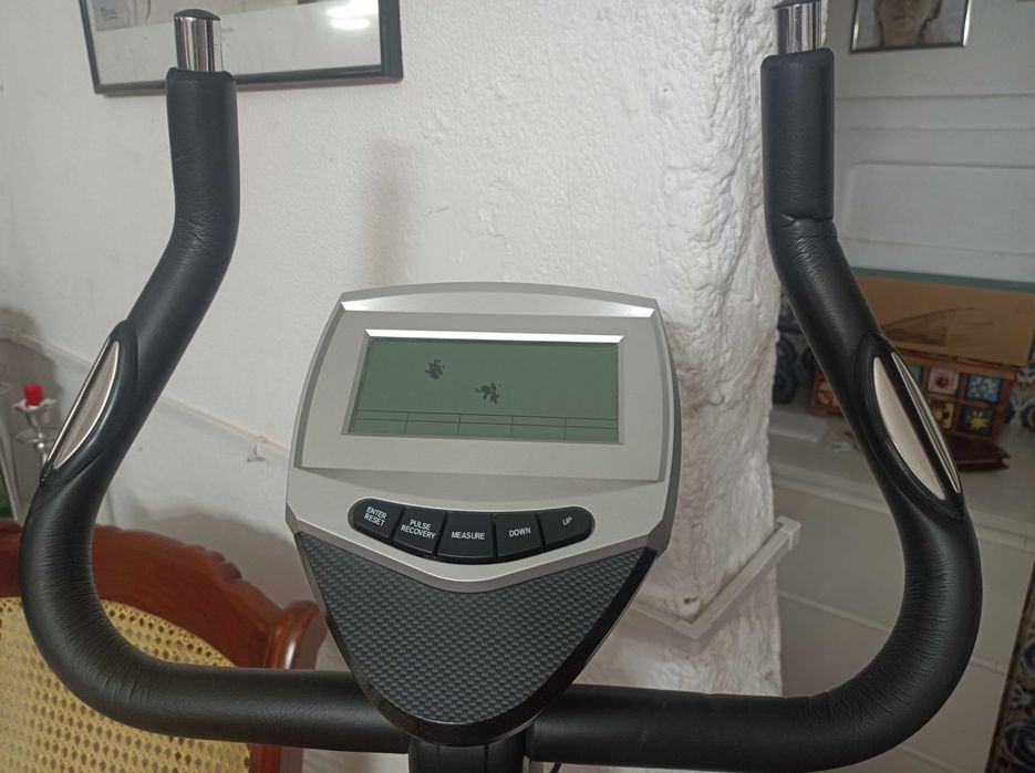 Sturdy stationary bicycle424884078422282242