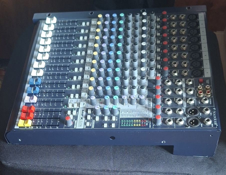 SOUNDCRAFT  MFX 8/2 Микшерный пульт! С Эфектами! Германия!