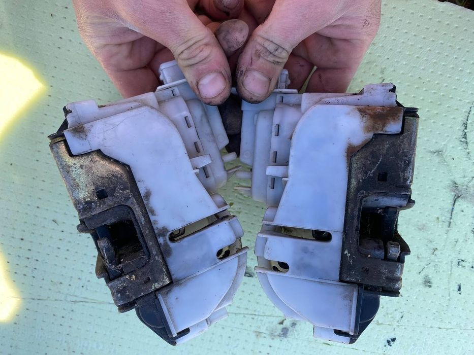 Продам замки дверні гольф 3