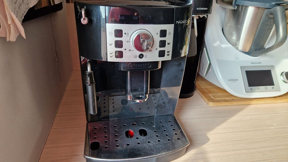 Ekspres do kawy ciśnieniowy DeLonghi Magnifica S