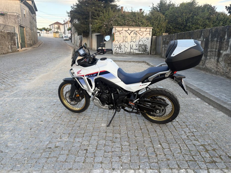 Honda  Transalp 750 ( Com 2650€ em extras originais )