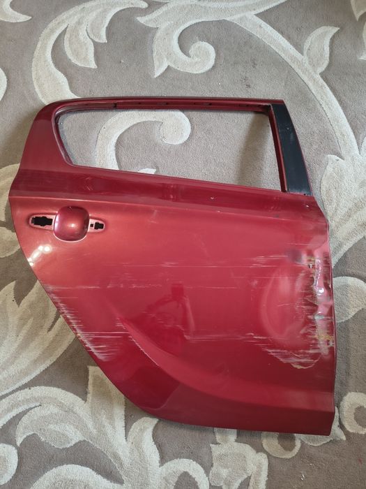 Безкоштовно за самовивіз Двері Hyundai i20 задня права