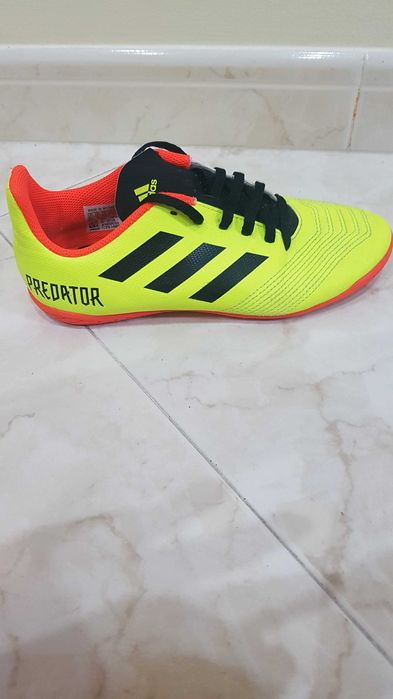 Tênis futsal adidas