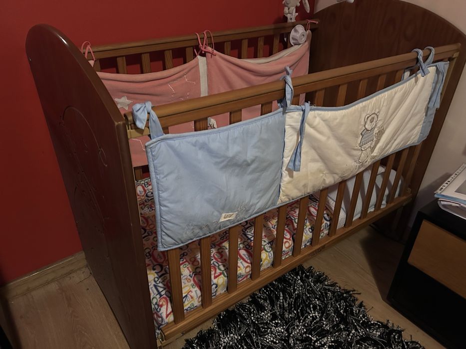 Cama/berço, como novo, em madeira maciça 120x60 (colchão Baby Rei e outros extras opcionais)