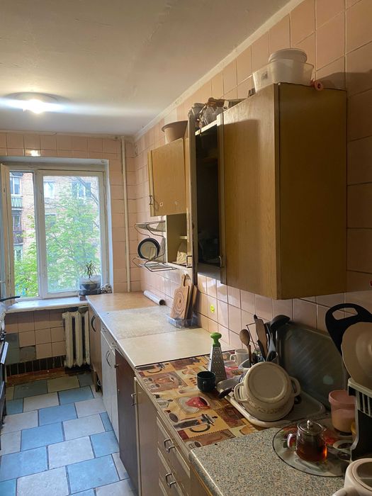 Продаж  БЕЗ% кімнати з балконом в комунальній  квартирі, Лісовий масив, просп. Лісовий 12-Б