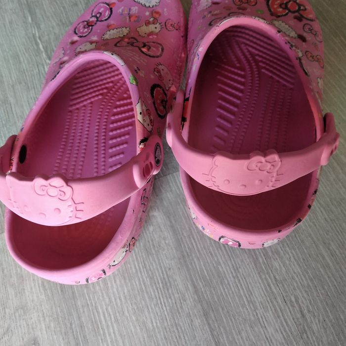 Ctocs hello Kitty M2W4