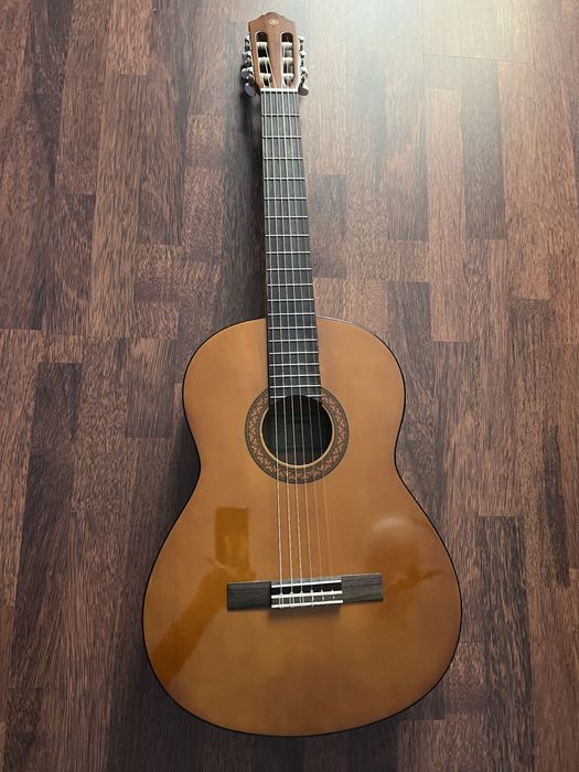 Продам гітру YAMAHA C-40
