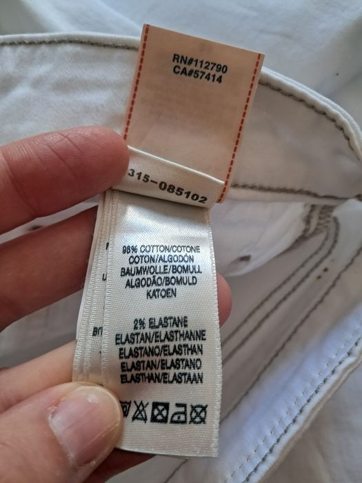 Calças. Try Religion.