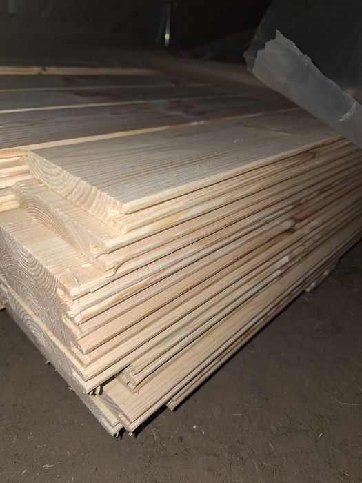 Podbitka drewniana deska elewacyjna drewno budowlane wiezba dachowa