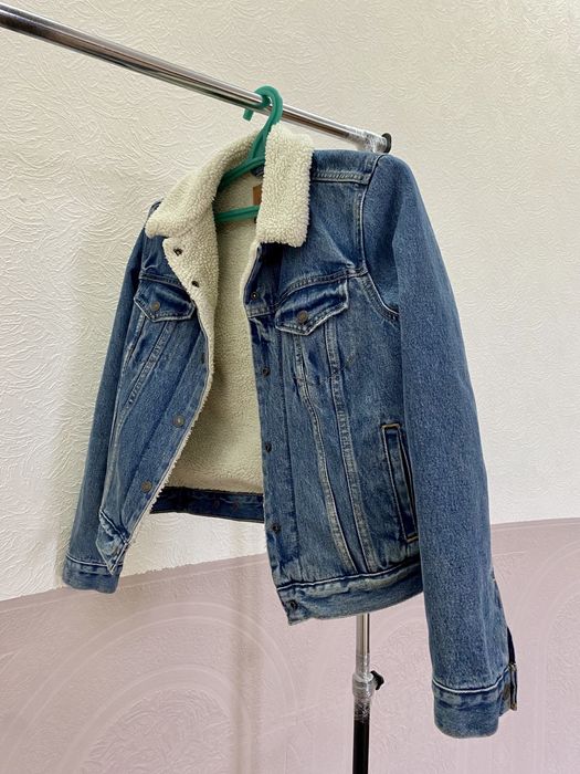 Джинсовка Levi's, б/у, в хорошому стані