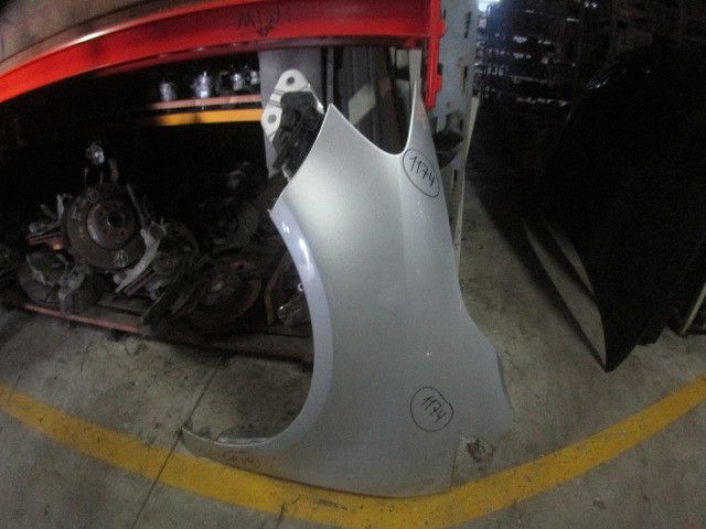 Guarda-lamas esquerdo VOLKSWAGEN Golf V (1K1)