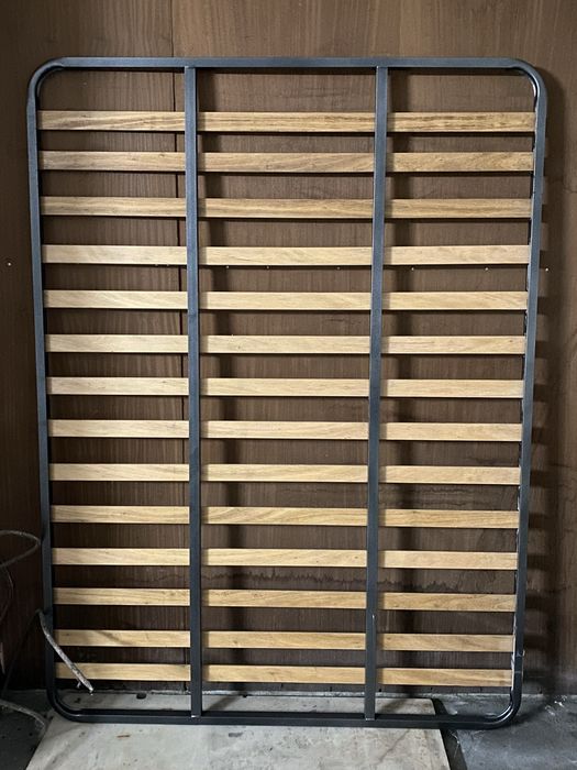 Estrado Cama Madeira e Metal 140 x 190 cm