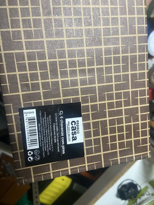 Um conjunto de chavenas novas do espaco casa