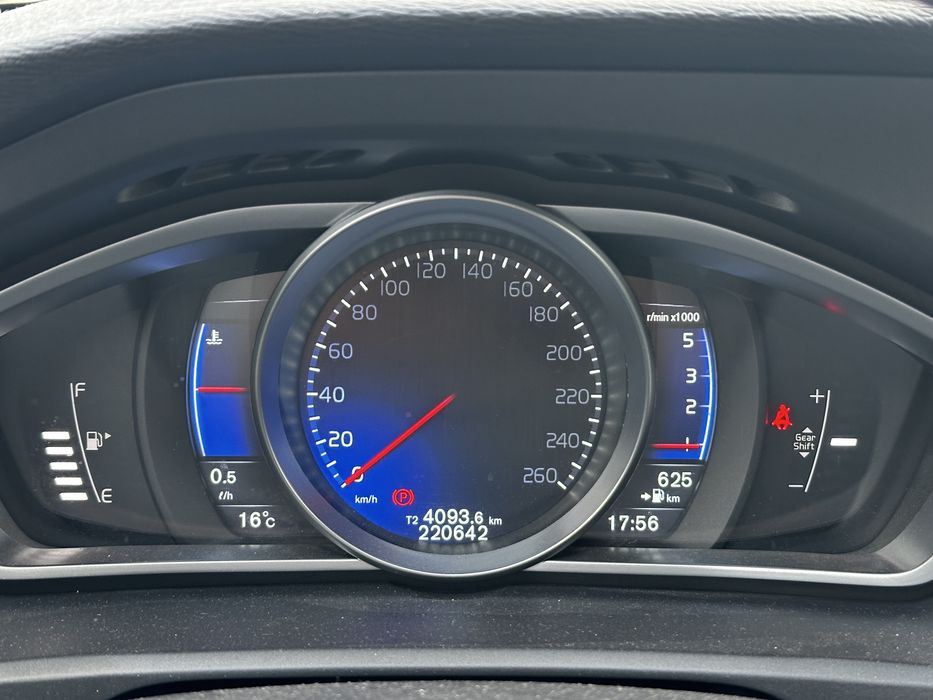 Volvo v40 D2 1.6 R-Design