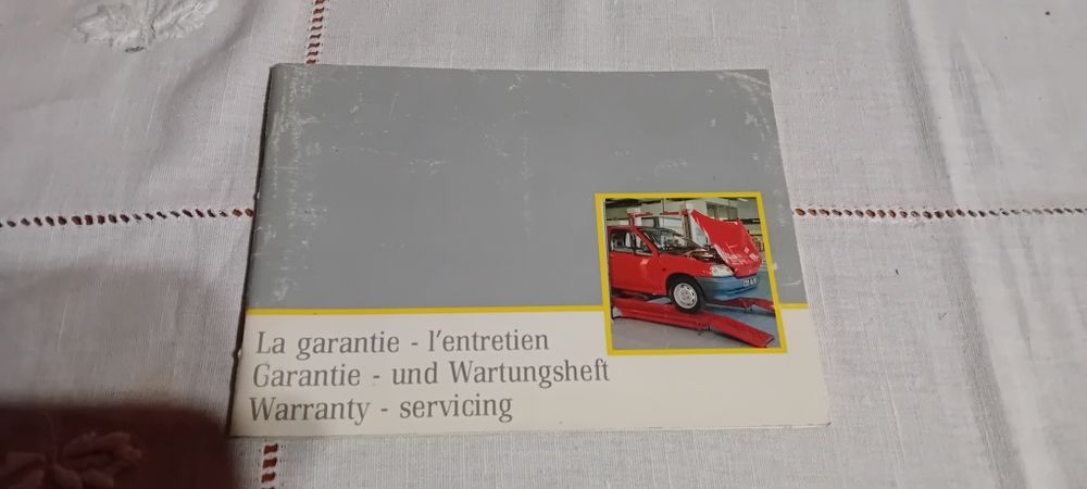 Zestaw książek wielu aut zagranicznych , prospektów, karty gwarancyjn