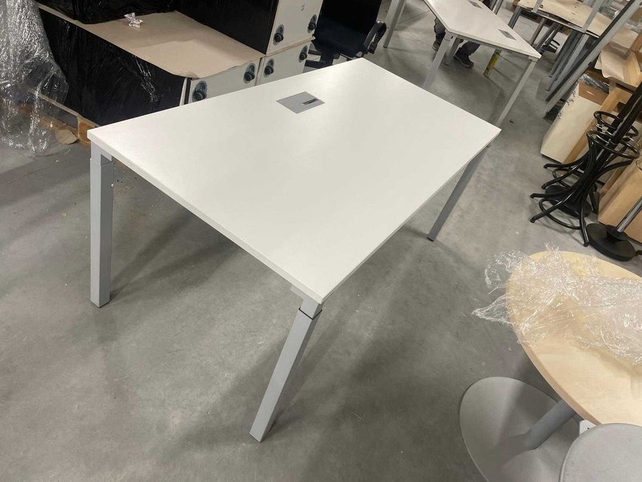 Biurko białe Steelcase Kalidro 160/180x80