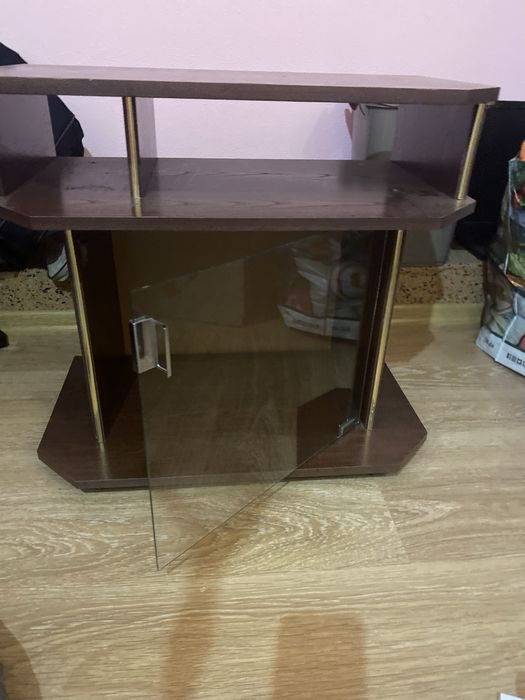 Тумбочка з скляною дверкою