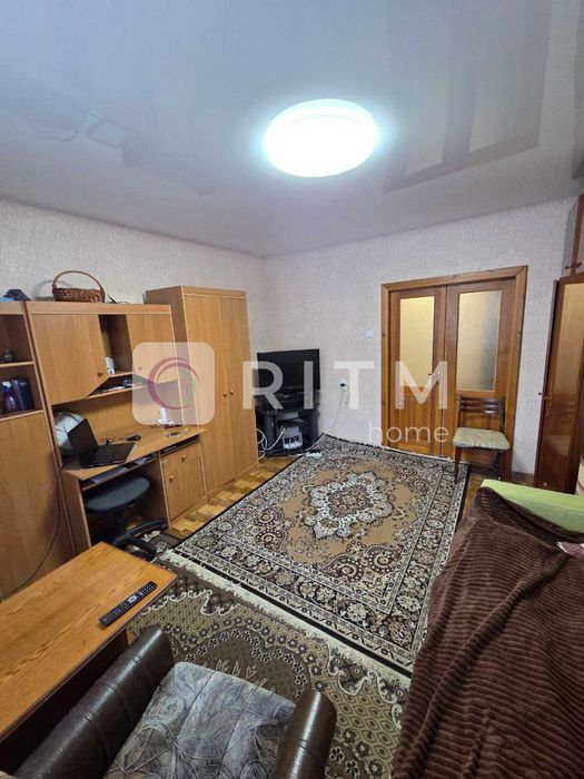 Продається 1-кімнатна квартира в цегляному будинку