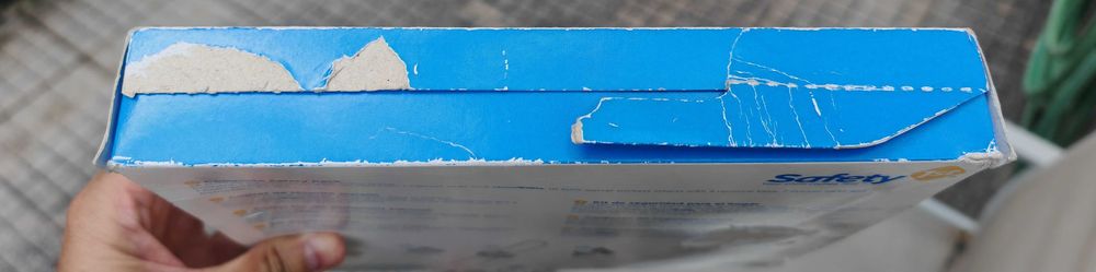 Caixa com várias proteções para criança Safety 1st nova