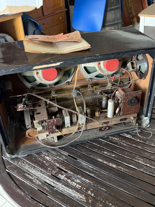 Rádio muito antigo