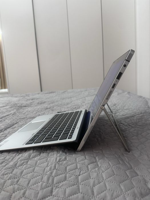 HP Elite x2 1012 G2  i5 8GB Touchscreen