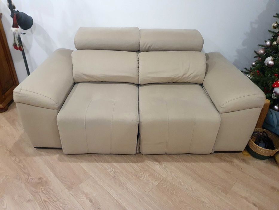 Sofá com assentos extensíveis e cabeceiras rebatíveis de 2 lugares