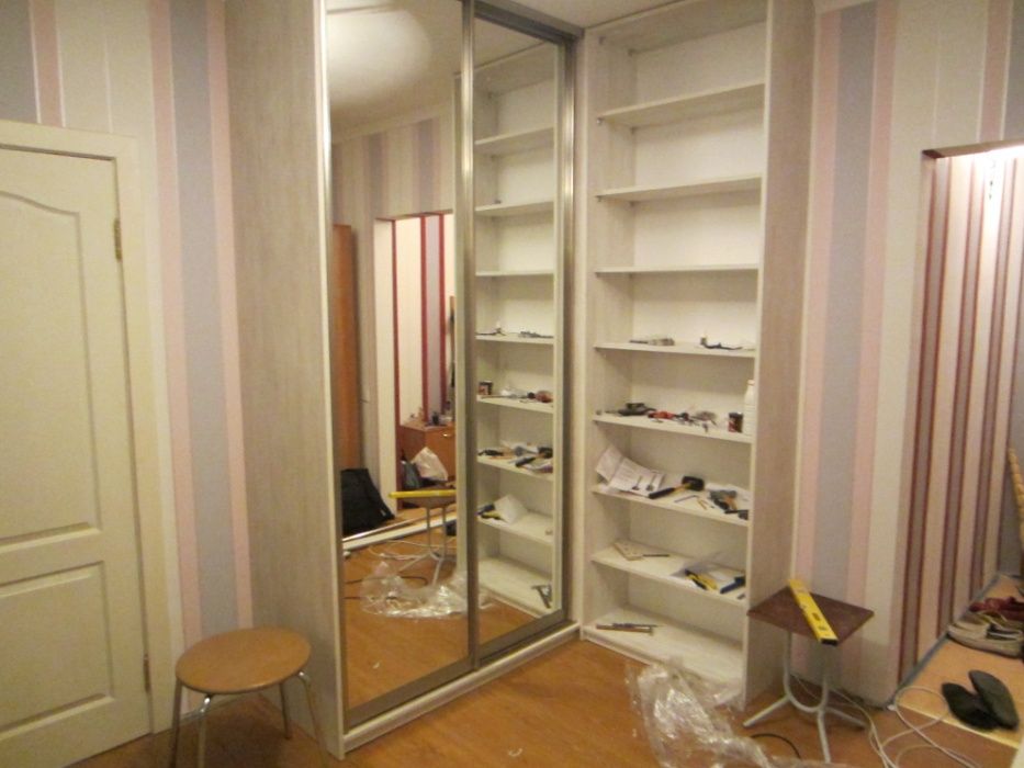 Высокий Угловой Г- образный Шкаф-Купе со стеклянными дверями