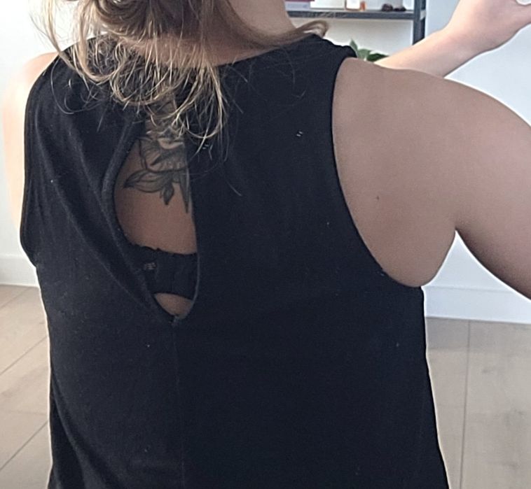 Czarna sukienka krótka