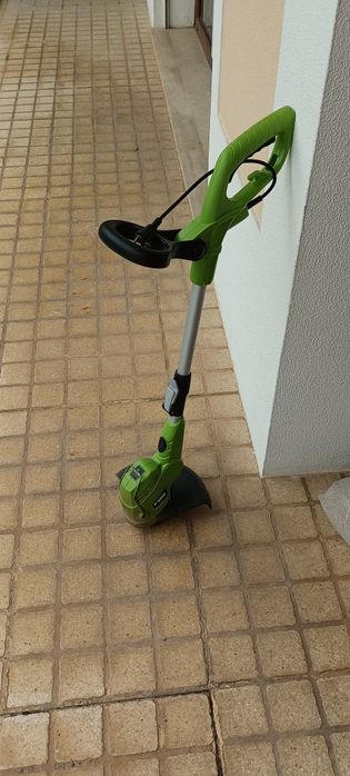 Aparador de relva, como novo