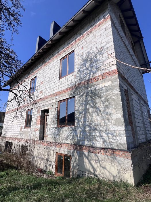 Продам будинок в центрі міста