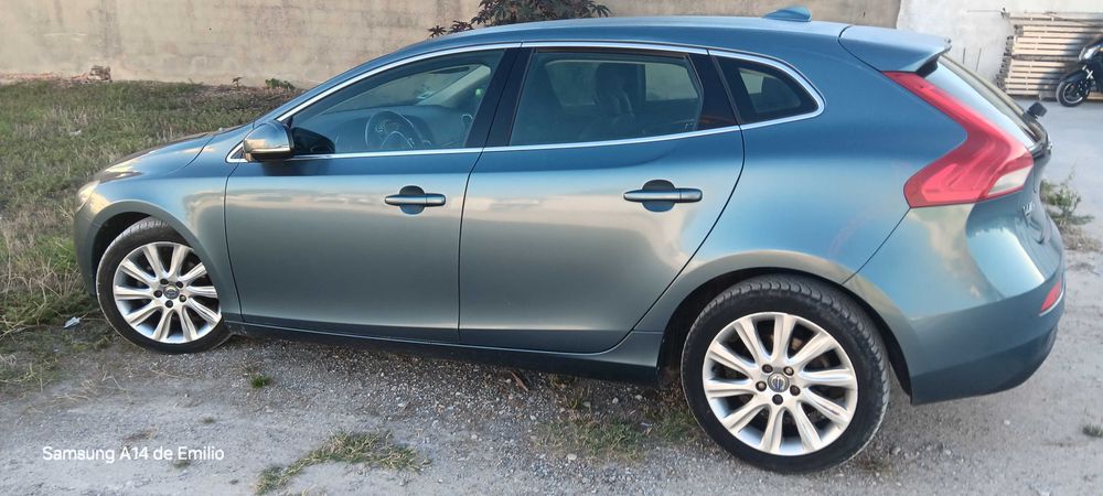 VOLVO V40  1.6 Momentum