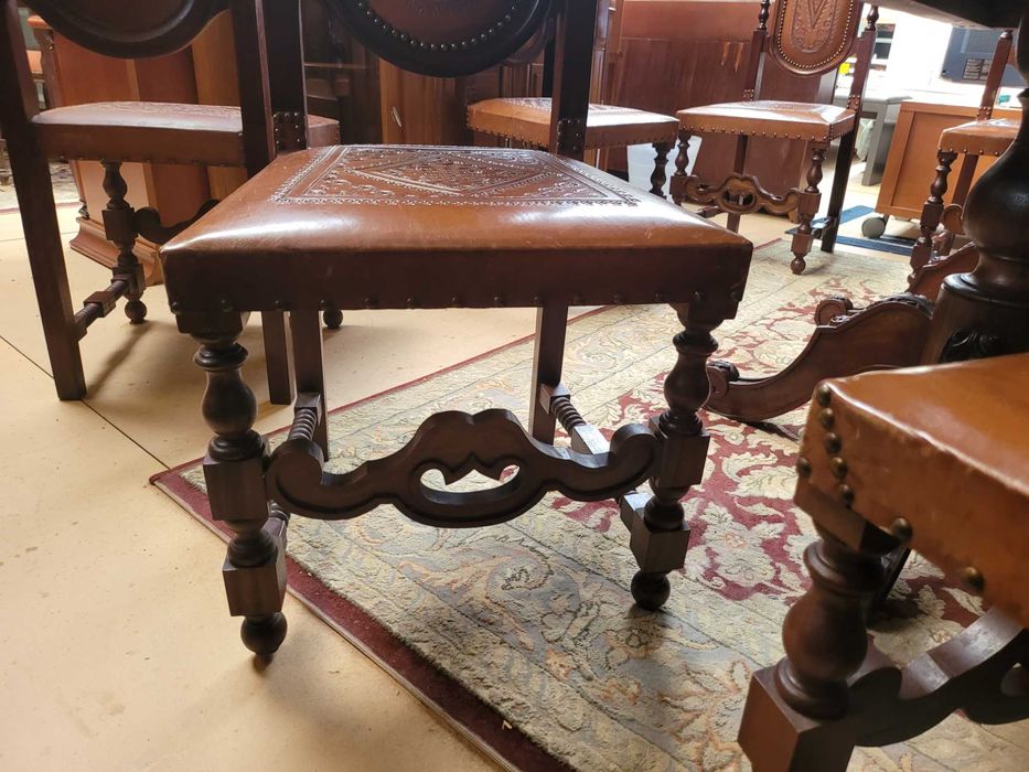 Cadeiras de sala em madeira e couro - óptimo estado - Valor unitário