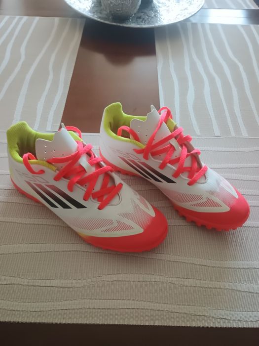 Buty sportowe halówki  Adidas r.36 jak nowe .