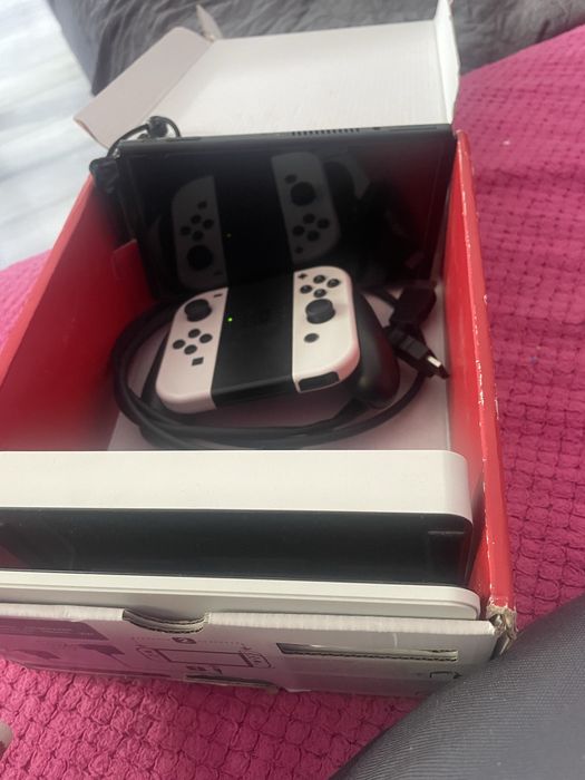 Nintendo  switch  oled z dwoma  grami