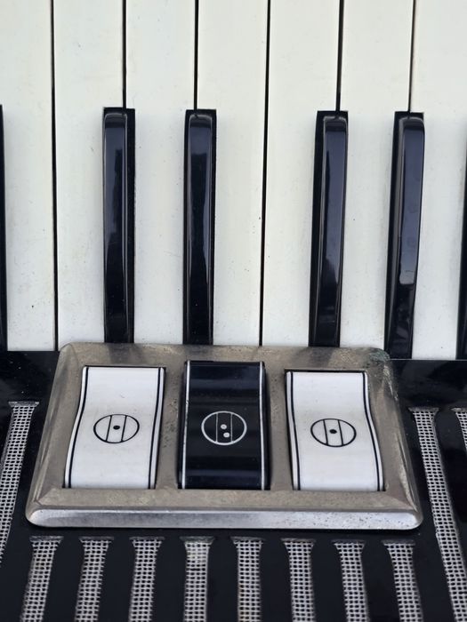 Akordeon Hohner student IV M -32 basy