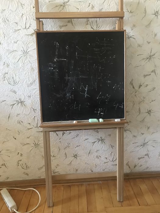 Мольберт двусторонний. Доска для мела и холст. Натуральное дерево.