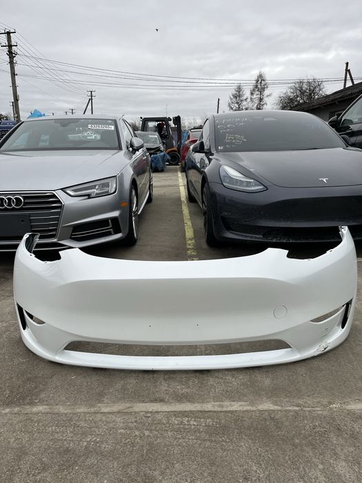 Бампер Tesla Model Y