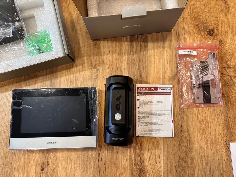 Комплект відеодомофонії Hikvision DS-KH6320-WTE1 + панель DS-KB8113