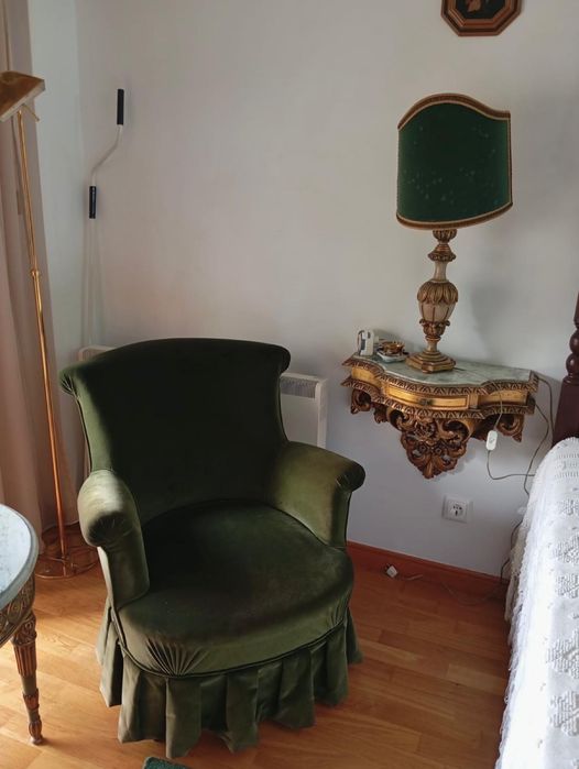 Conjunto de quarto clássico completo(cama+mesas+candeeiros+poltrona)