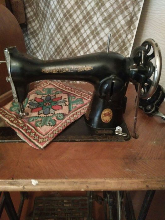 Швейная машинка ,ручна,ножна