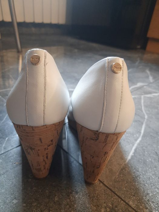 Nowe buty na koturnie rozm.39