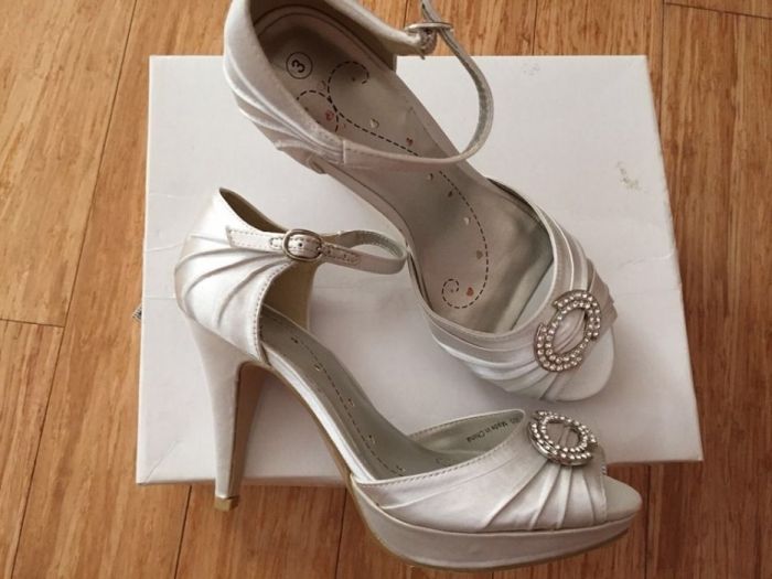Buty ślubne ladne srebrne sandaly