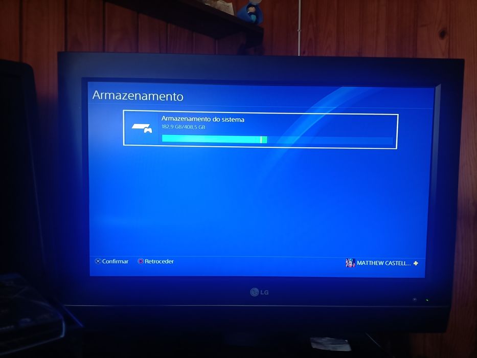 PlayStation 4 + comando + 2 jogos