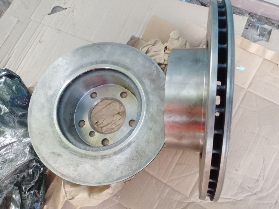 Тормозные диски БМВ серия 1 .новые.