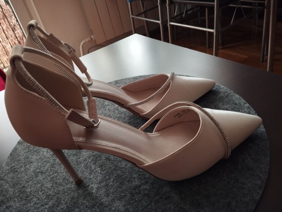 Czółenka damskie na szpilce