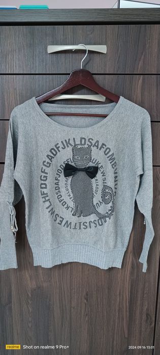 Sweter z satynowa kokardka
