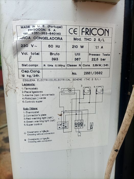 Arca em bom estado a funcionar perfeitamente  para desocupar
