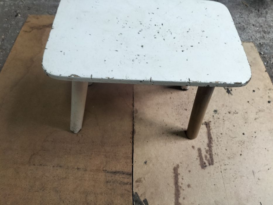 Stary taboret zydelek z PRL